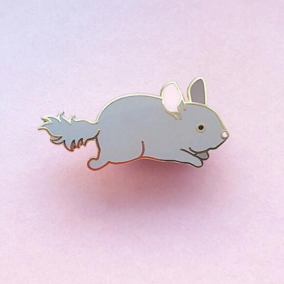 Chibi Pet Chinchilla Enamel Pin‎ - Gold Plated Animal Jewelry & Brooch - Picture 2 of 9